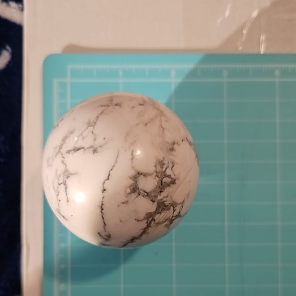 Howlite Sphere - Picture 2 of 3